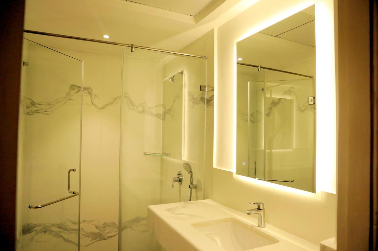 Hotel Deccan Serai Grande, Gachibowli, Hyderabad Eksteriør billede