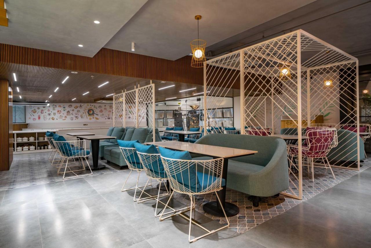 Hotel Deccan Serai Grande, Gachibowli, Hyderabad Eksteriør billede
