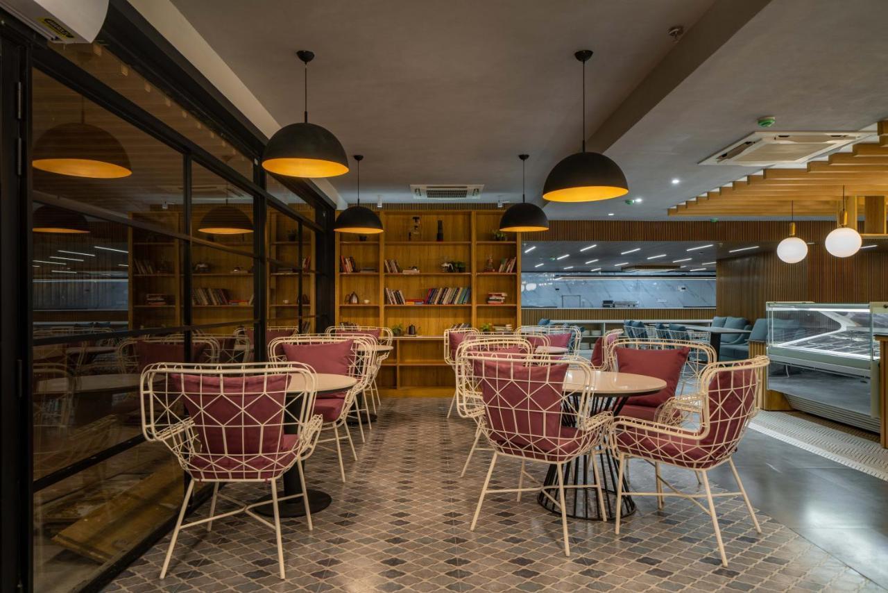 Hotel Deccan Serai Grande, Gachibowli, Hyderabad Eksteriør billede