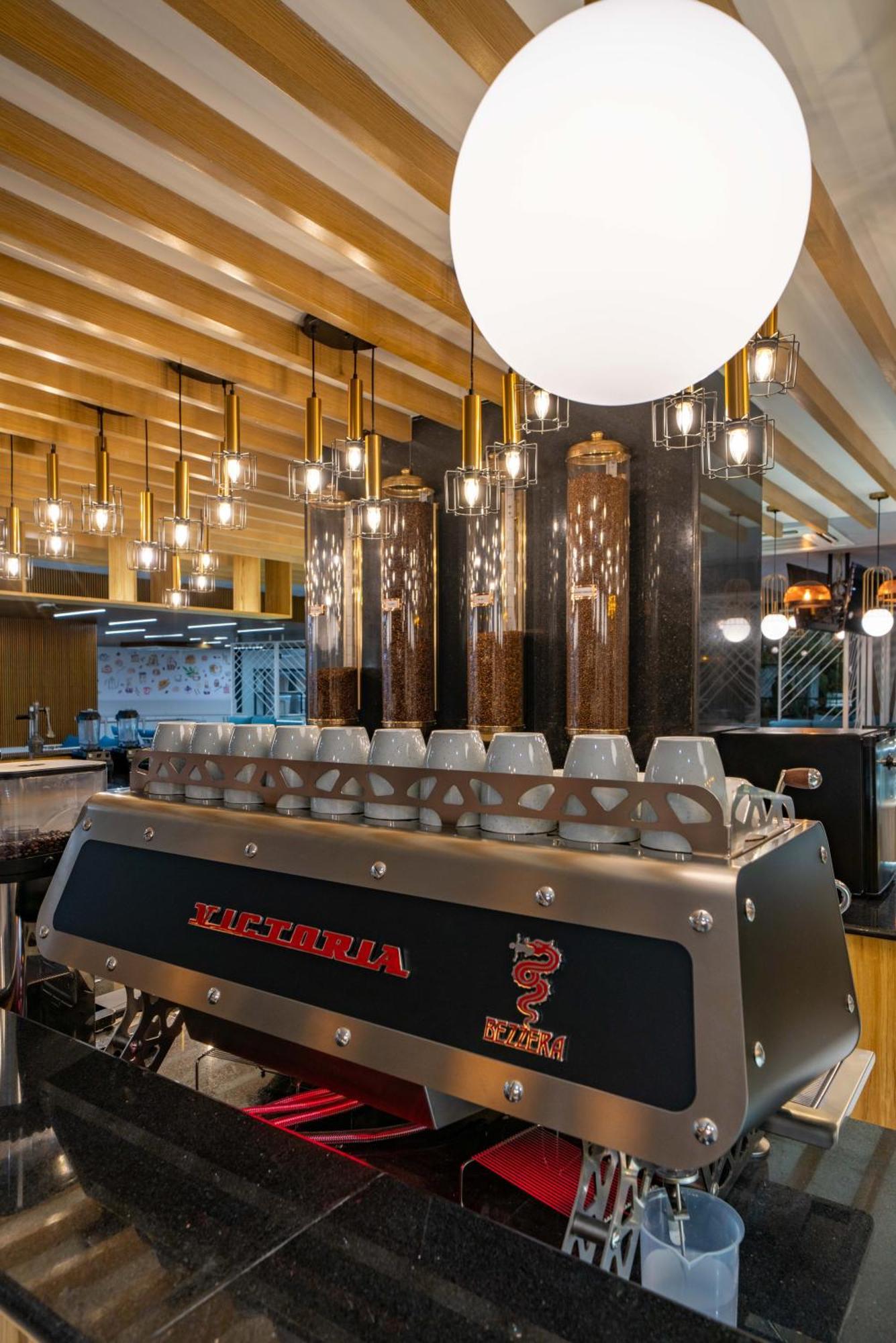Hotel Deccan Serai Grande, Gachibowli, Hyderabad Eksteriør billede